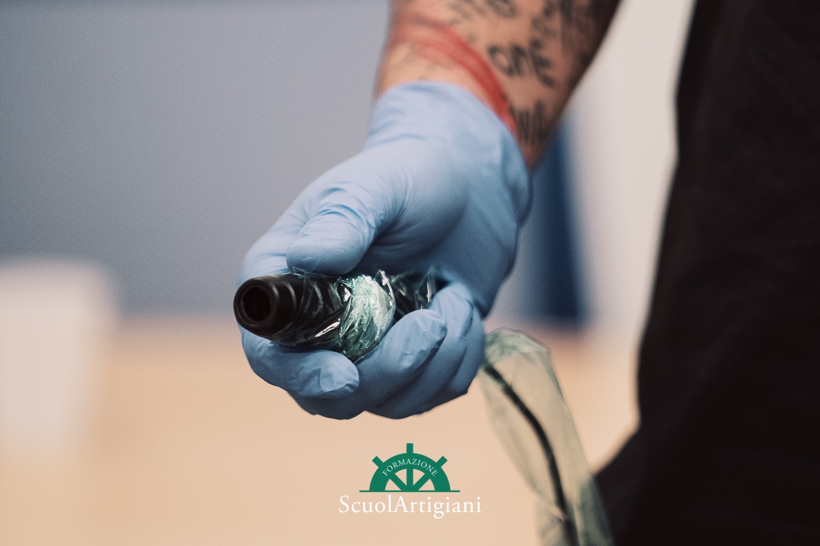 Lezione del corso tatuaggi piercing e dermopigmentazione